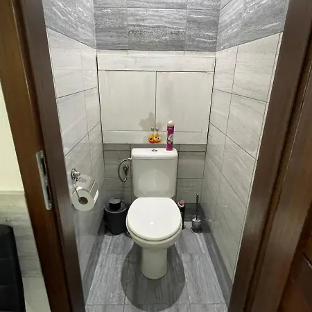 Modern In Center Of - Boncart *