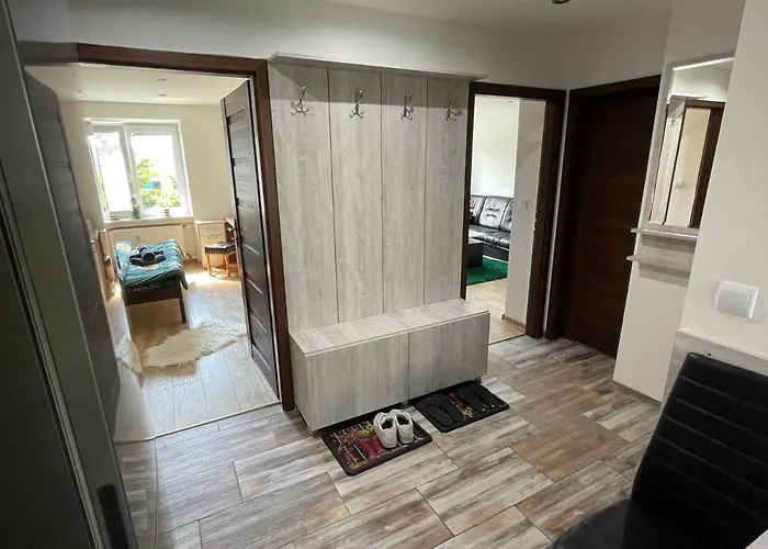 Modern In Center Of - Boncart *