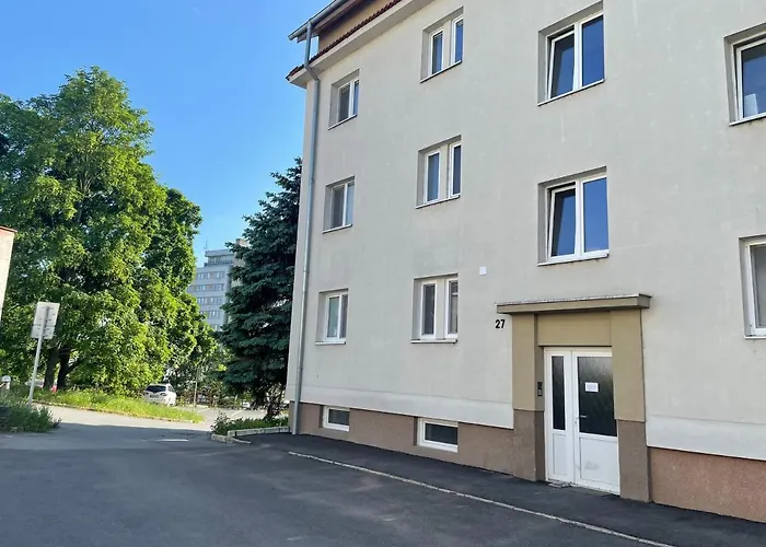 Modern In Center Of - Boncart